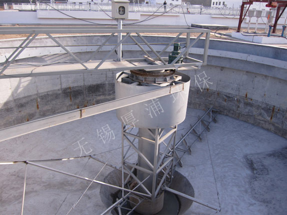 CG垂架（jià）式中心传动刮泥机